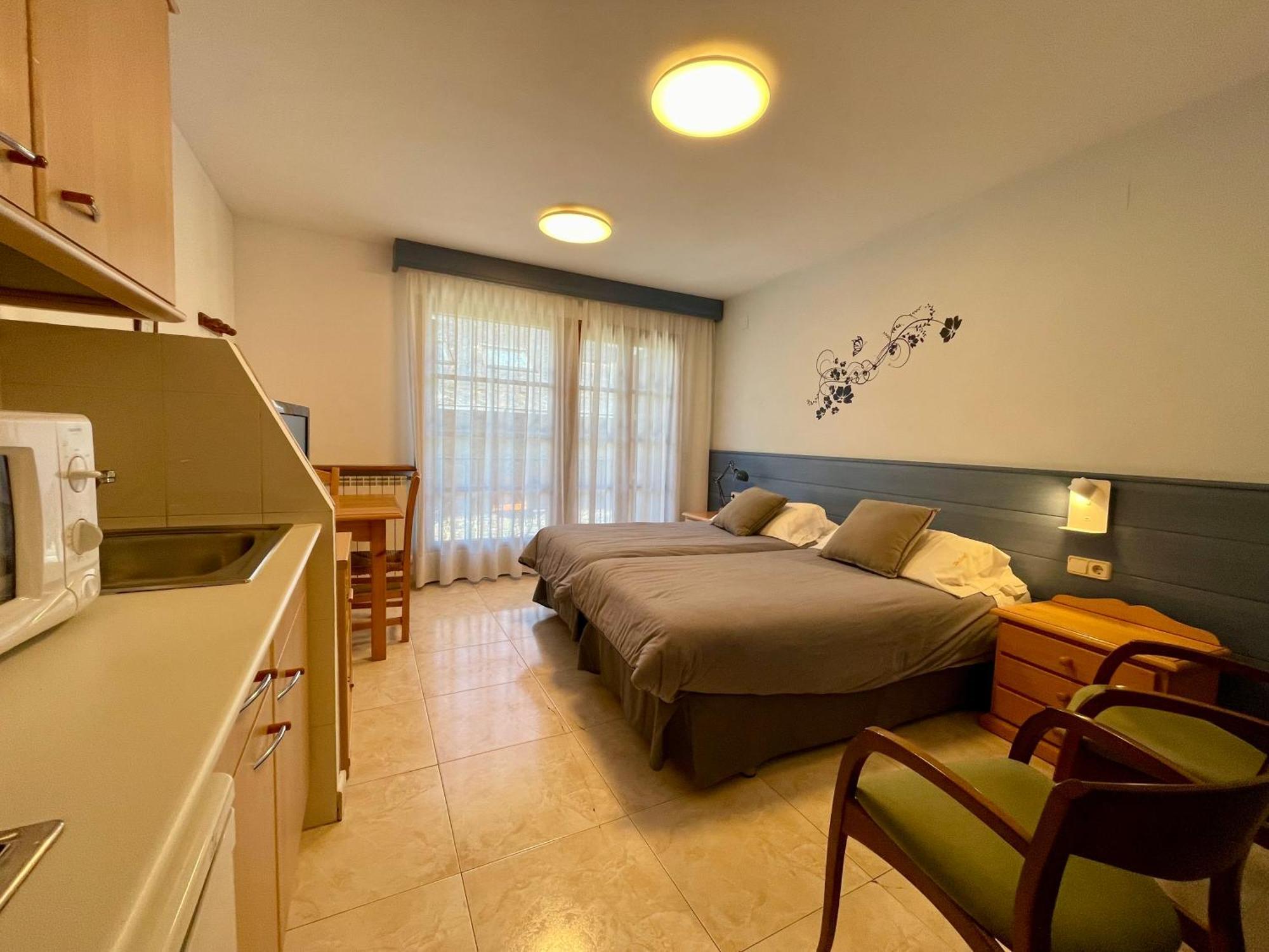 לייביה Aparthotel Les Corts מראה חיצוני תמונה