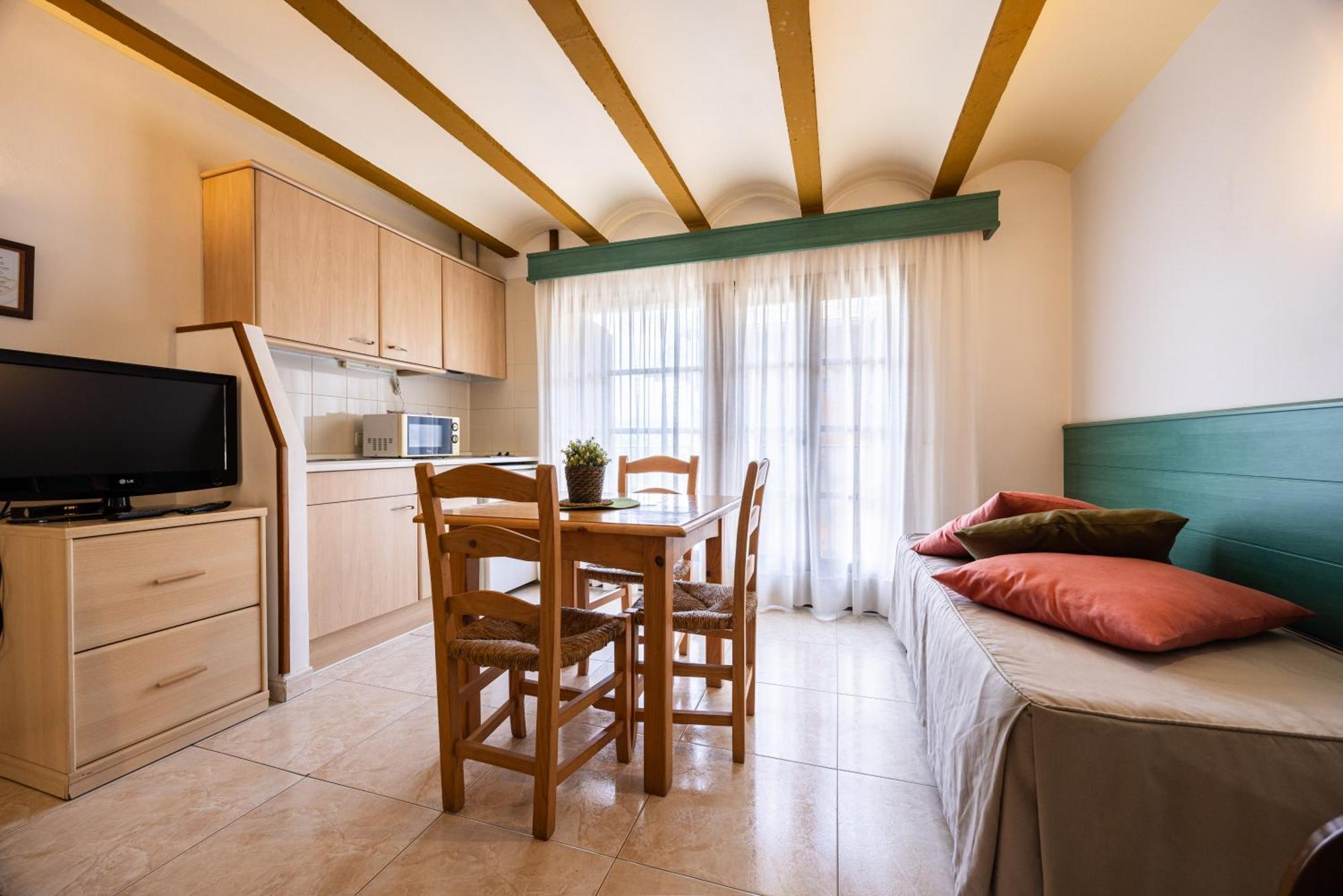 לייביה Aparthotel Les Corts מראה חיצוני תמונה