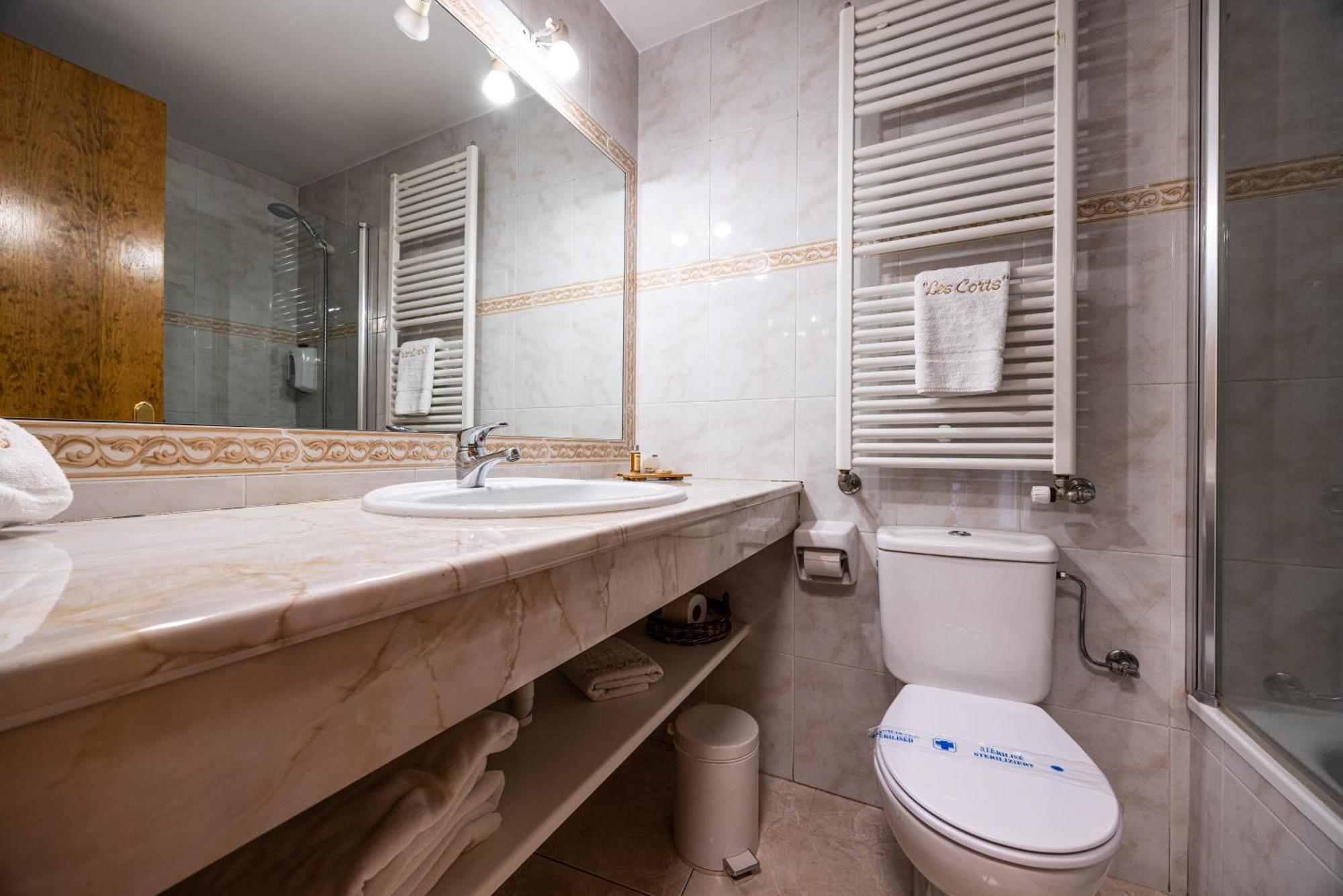 לייביה Aparthotel Les Corts מראה חיצוני תמונה